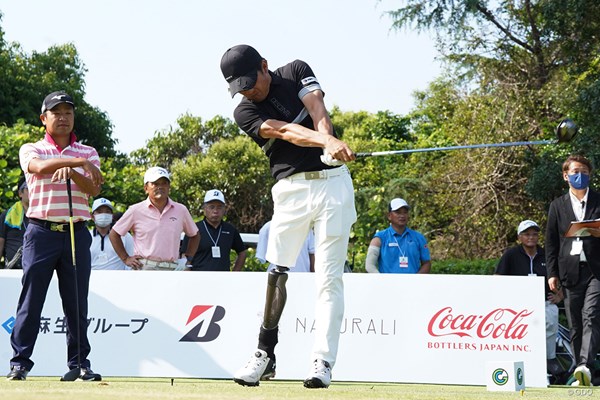 2022年 ASO飯塚チャレンジドゴルフトーナメント  事前 吉田隼人 力強い1Wショットを放つ吉田隼人。時松隆光をオーバードライブすることも…