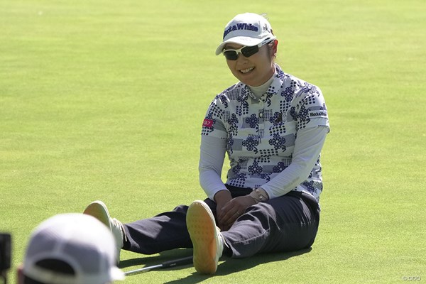 2022年 宮里藍サントリーレディスオープンゴルフトーナメント 最終日 藤田さいき 最終18番のパーパットはカップの一筋横を逸れた