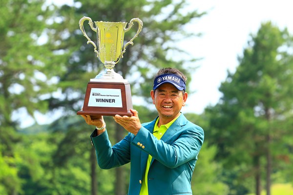 藤田寛之がシニアツアー初優勝を飾った（提供：日本プロゴルフ協会）