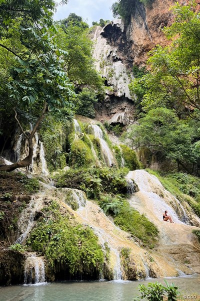タイにあるエラワンの滝