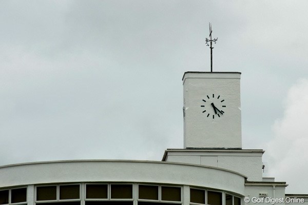2010年 全英リコー女子オープン初日 クラブハウス アールデコ調のクラブハウス。時計台が目印です