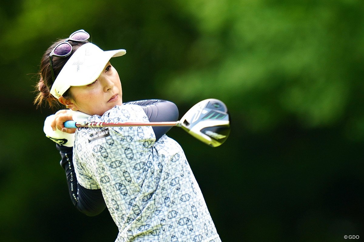 青木瀬令奈が単独首位浮上 吉田優利は1打差2位【国内女子ツアー LPGA】｜GDO ゴルフダイジェスト・オンライン