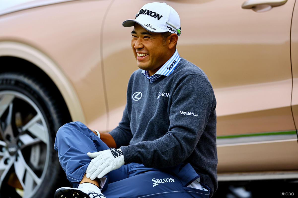 車の前で 22年 ジェネシス スコットランドオープン 事前 松山英樹 フォトギャラリー Gdo