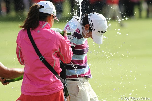 2010年 全英リコー女子オープン最終日 シャンパン