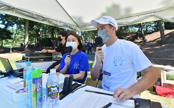 2022年 KBCオーガスタ 「DJホール」では軽快なミュージックが流れ続ける(大会提供)