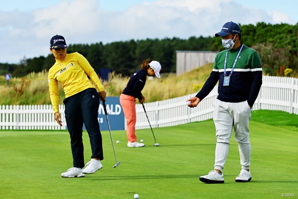 2022年 トラストゴルフ スコットランド女子オープン 最終日 畑岡奈紗 3日目を終えて黒宮幹仁コーチとパター練習