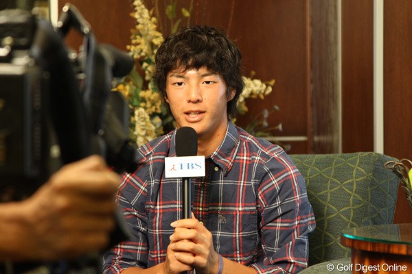 4日間中継を行うTBSのインタビューに答える石川遼