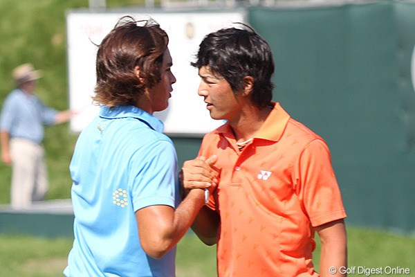 2010年 全米プロゴルフ選手権初日 石川遼＆リッキー・ファウラー 若き2人の戦い初日が終了し、互いにがっちり握手を交わした