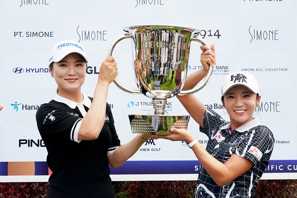 ユ・ソヨン（左）とイ・ボミの韓国チームがダブルスを制した（提供：Simone Asia Pacific Cup）