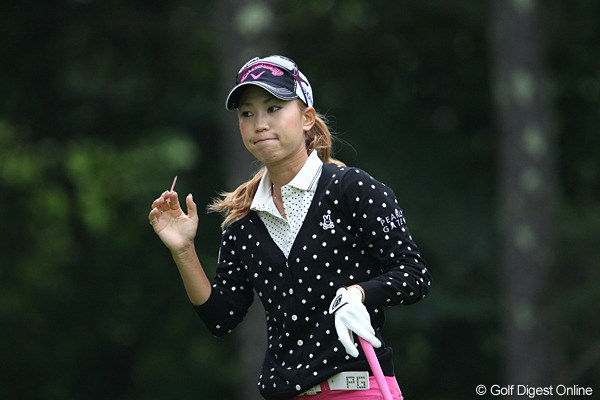 2010年 NEC軽井沢72ゴルフトーナメント2日目 上田桃子 2日目に「69」をマーク、通算2アンダーの20位タイに浮上した上田桃子