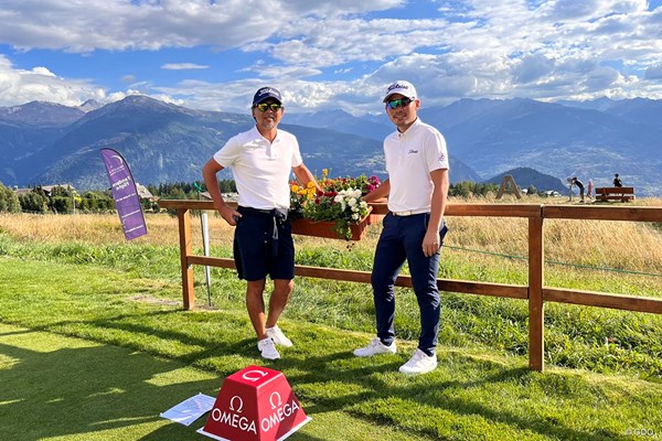 2022年 オメガ ヨーロピアンマスターズ 事前 川村昌弘 今週は横山マネジャー（左）と一緒に。スイスでの欧州ツアーです