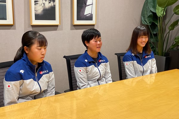 帰国会見に出席した（左から）上田澪空、橋本美月、馬場咲希（提供：JGA）