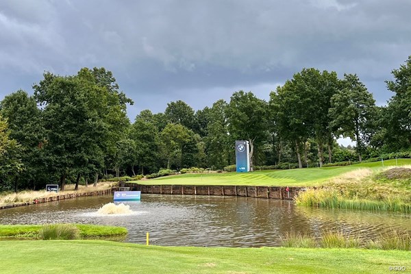 2022年 BMW PGA選手権 事前 ウェントワースGC 8番のセカンド地点。数少ない池が絡むホール