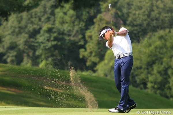 2010年 関西オープンゴルフ選手権競技2日目 上井邦浩 一時は首位に迫る勢いを見せた上井邦浩だが、終盤の連続ボギーが響いて失速