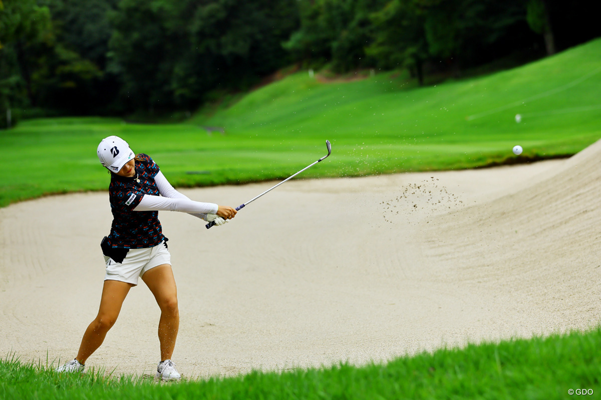 カメラマン“直撃”のバンカーショット 大里桃子「内心ありがとう