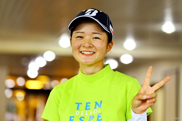 2022年 日本女子プロゴルフ選手権大会コニカミノルタ杯 4日目 川崎春花 勝利のVサイン