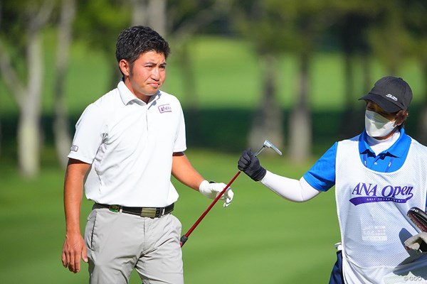 2022年 ANAオープンゴルフトーナメント 初日 泉川メイソン 全日空オープン歴代チャンピオンの泉川ピートプロの息子さんです。キャップを被らないところがまた父親譲りですね。
