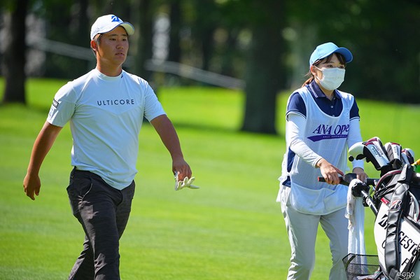 2022年 ANAオープンゴルフトーナメント  初日 長野泰雅 「タイガー」から名付けられた長野泰雅は新米キャディと好スタート