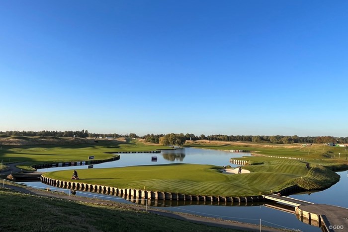 ル・ゴルフ・ナショナルの18番はしびれる浮島グリーン 2022年 カズーオープンdeフランス 事前 ル・ゴルフ・ナショナル