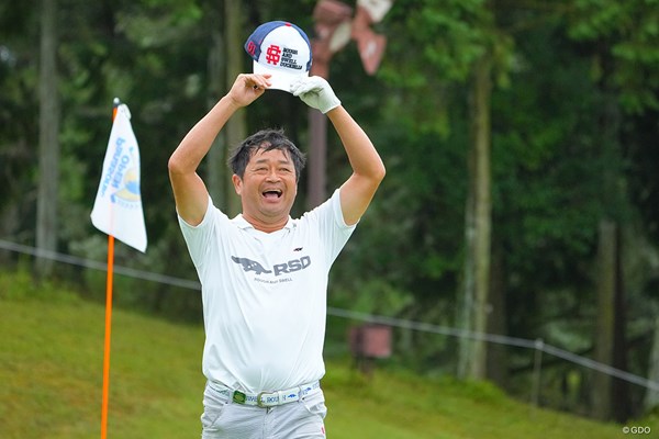 2022年 パナソニックオープンゴルフチャンピオンシップ 2日目 横田真一 最終ホール、難しパーパットをねじ込み辛くも予選通過に喜びの舞です。