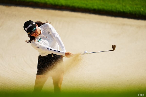 2022年 日本女子オープンゴルフ選手権 最終日 勝みなみ 1番ホール。最終日はバンカーからのパーセーブで始まった