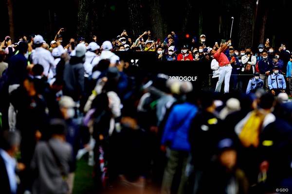 2023年 ZOZOチャンピオンシップ 2日目 松山英樹 この日も多くのギャラリーが見守った