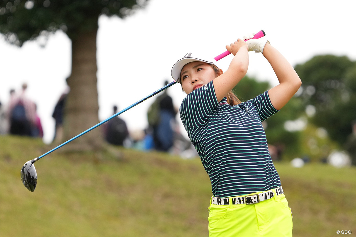 古江彩佳が首位で最終日へ