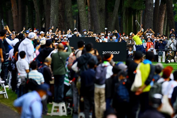 4日間大ギャラリーを引き連れた