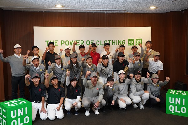2022年 日本オープンゴルフ選手権競技 事前 アダム・スコット イベントに参加したジュニアらと集合写真