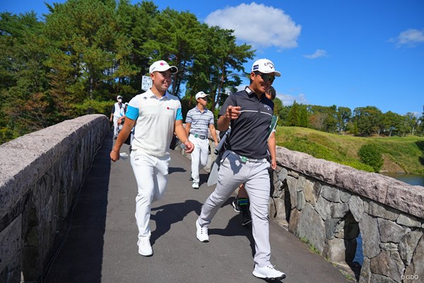 2022年 日本オープンゴルフ選手権競技 初日 蝉川泰果 楽しそうにラウンド