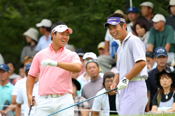 スタート前、リラックスした表情で談笑する同組の薗田峻輔と池田勇太