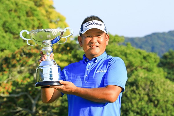 2021年 福岡シニアオープンゴルフトーナメント 2日目 篠崎紀夫 前年大会は篠崎紀夫が2週連続優勝を遂げた（提供：日本プロゴルフ協会）
