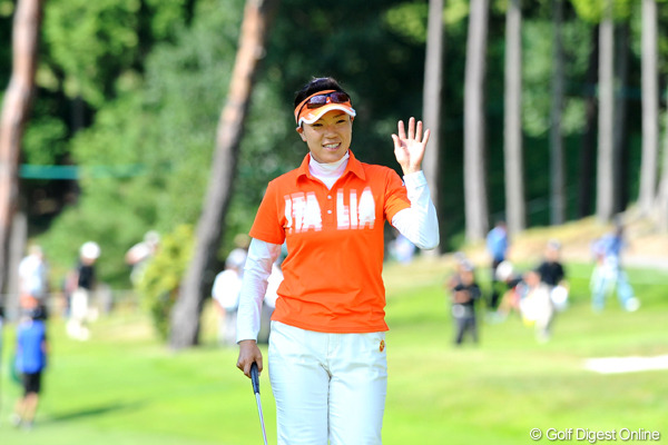 大山志保、2日連続60台で2打差4位タイ