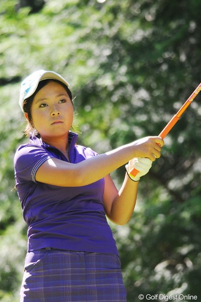 2010年 ゴルフ5レディスプロゴルフトーナメント2日目 青木瀬令奈 高校生ながらお姉さんとのタッグで、5アンダーで13位Tまで上がってきましたでェ～！