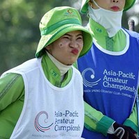 タイのハウスキャディさん すっかり鈴木隆太のファン？ 2022年 アジアパシフィックアマチュアゴルフ選手権 最終日 キャディ