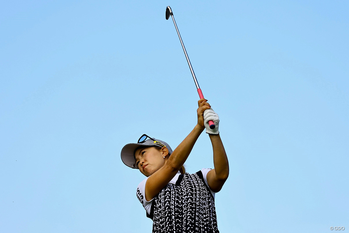 大会2勝の上田桃子が首位タイで発進した