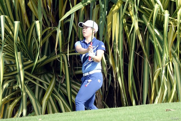 2022年 アジアパシフィック女子アマチュアゴルフ選手権 初日 橋本美月 後半1番 ティショットが池ギリギリ…