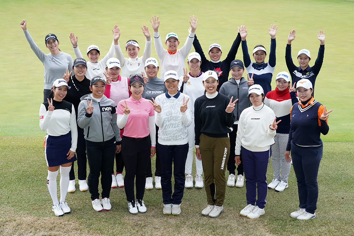 神谷そら（中央手前）ら20人がプロテスト合格を果たした（Toru Hanai/Getty Images)