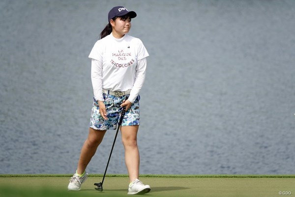 2022年 アジアパシフィック女子アマチュアゴルフ選手権 最終日 新地真美夏 パッティングが入らず悔しそう