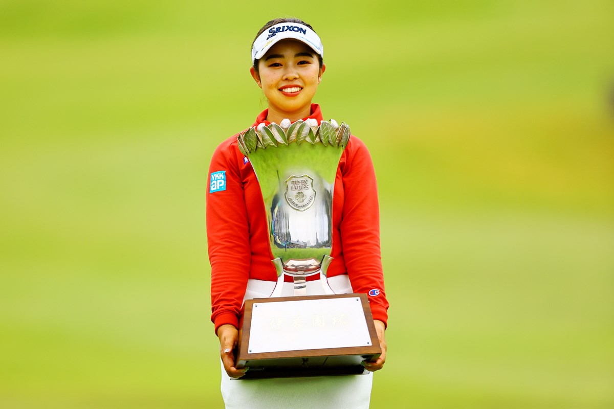 山下美夢有 サインキャップ 伊藤園レディース （山下美夢有が最年少 