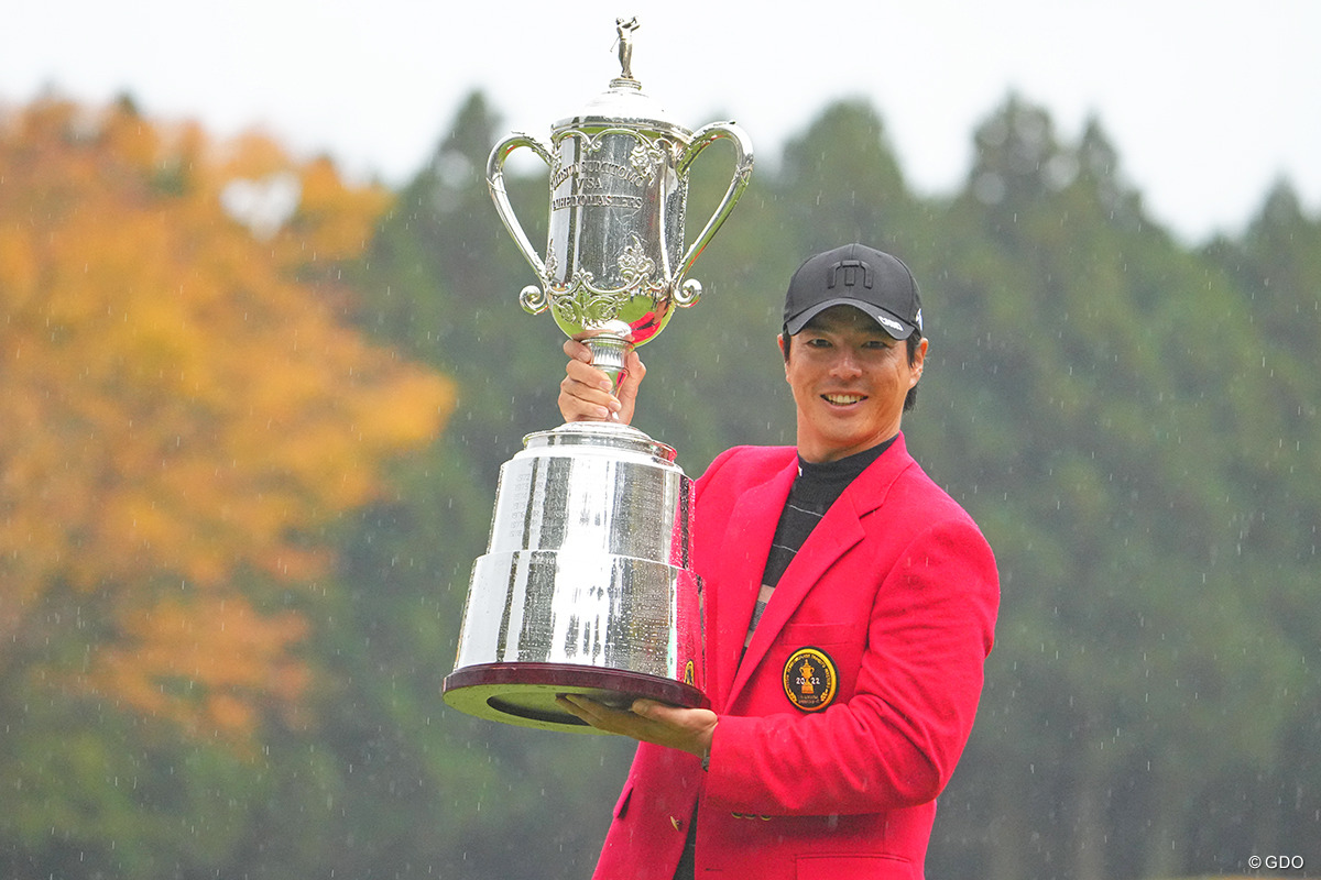 石川遼が2年11か月ぶりのツアー18勝目を挙げた