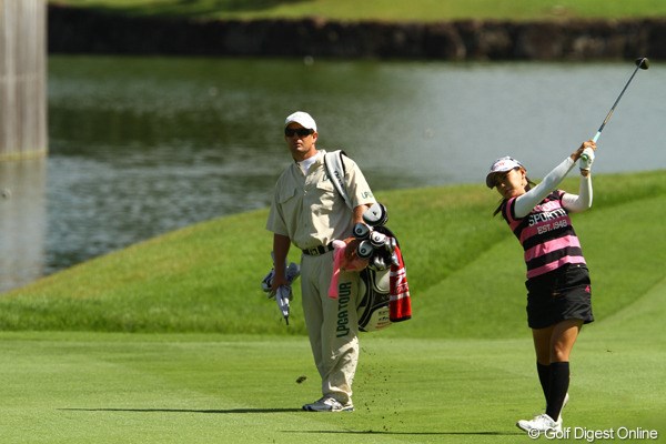 2010年 日本女子プロゴルフ選手権大会コニカミノルタ杯初日 横峯さくら 納得のラウンドで1アンダー7位タイの横峯さくら