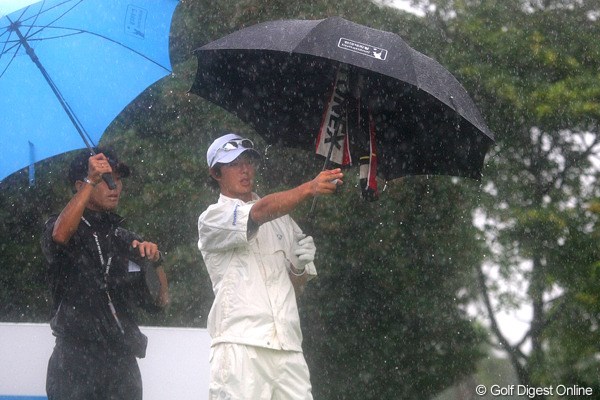 2010年 現代キャピタル招待 日韓プロゴルフ対抗戦事前情報 石川遼 大雨の中で出場したプロアマ戦は、4ホール目のティショットを打った時点で中止となった