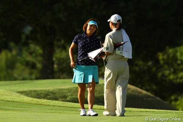 2010年 日本女子プロゴルフ選手権大会コニカミノルタ杯初日 綾田紘子 バーディパットを惜しくも外してこの表情。5オーバー78位タイです。明日巻き返せるか・・・