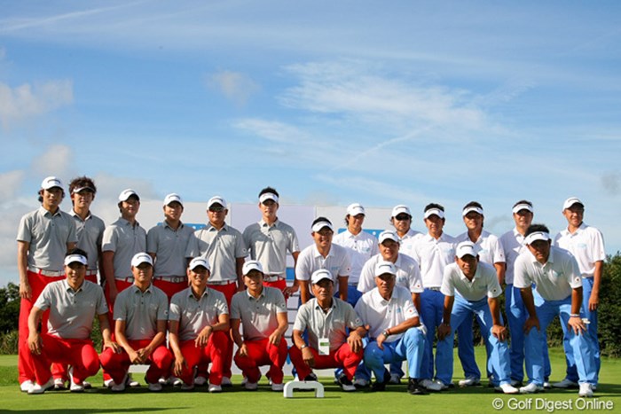 スタート前、両国代表が集まり開幕セレモニーが行われた 2010年 現代キャピタル招待 日韓プロゴルフ対抗戦初日 日韓代表
