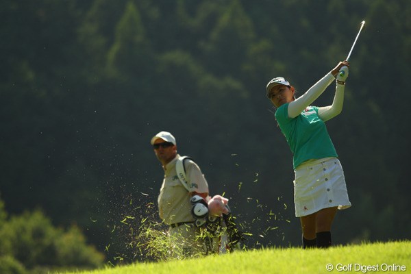 2010年 日本女子プロゴルフ選手権競技コミカミノルタ杯2日目 横峯さくら ショットが好調で5アンダーまで伸ばした横峯さくら