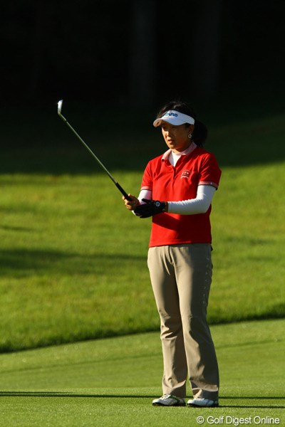 2010年 日本女子プロゴルフ選手権大会コニカミノルタ杯3日目 鐘笑龍 開催コースのグランデージGC所属です。2日目以降は、残念ながら地の利が生かせてません。それにしても縁起が良さそうな名前です