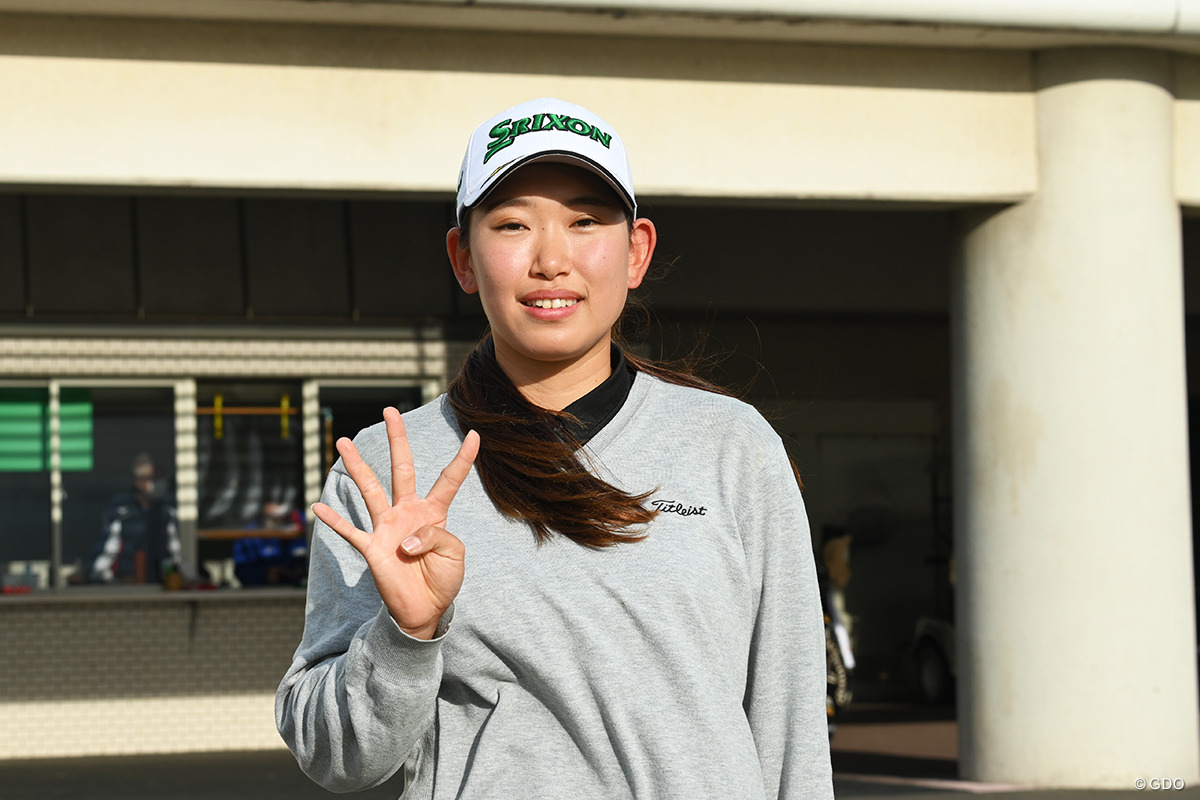 ルーキー荒川怜郁は4アンダー「68」でプレー