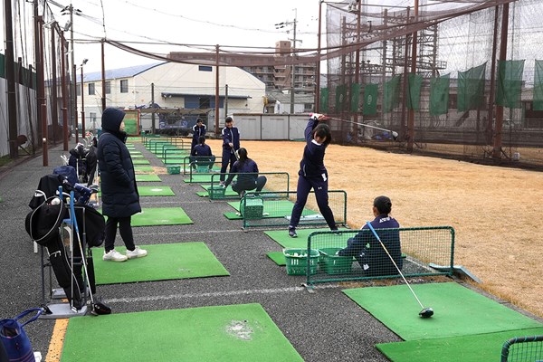 2022年 大阪学院大高ゴルフ部 練習に励む女子部員