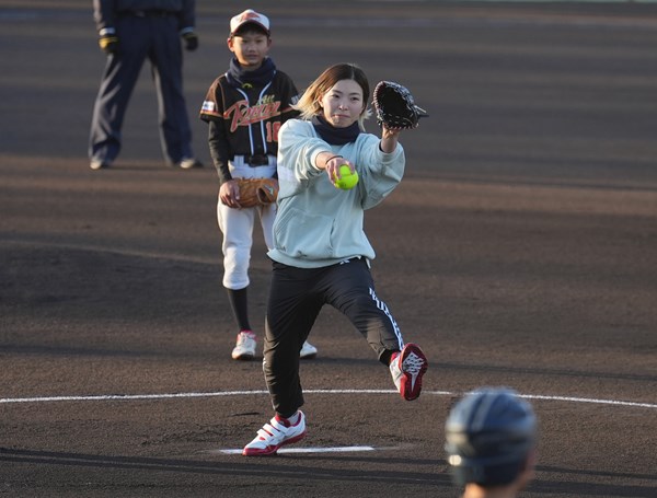 2022年 渋野日向子杯岡山県小学生ソフトボール大会 渋野日向子 渾身（こんしん）の一球です